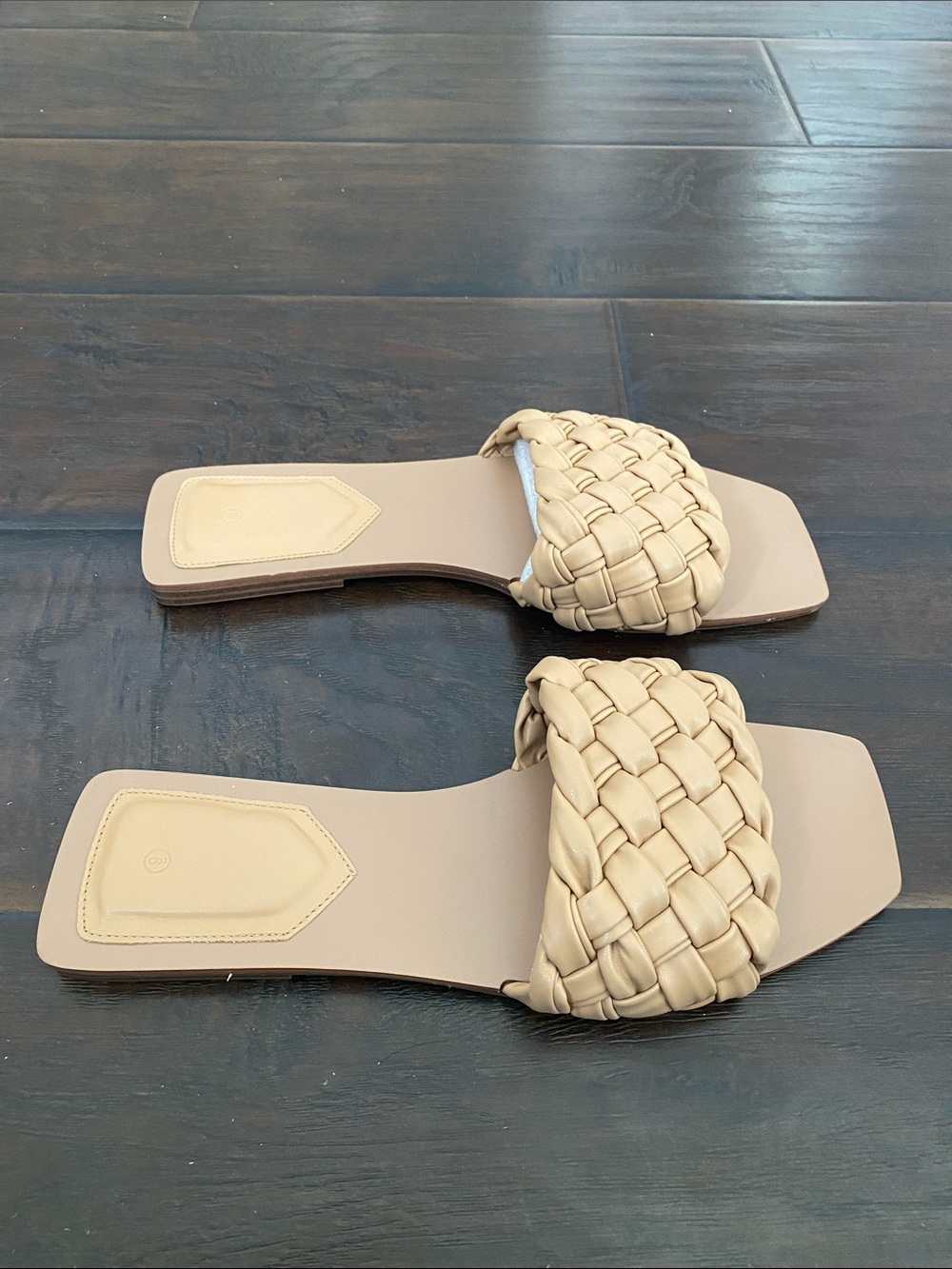 New with box ZBY flat sandals Women’s size 9